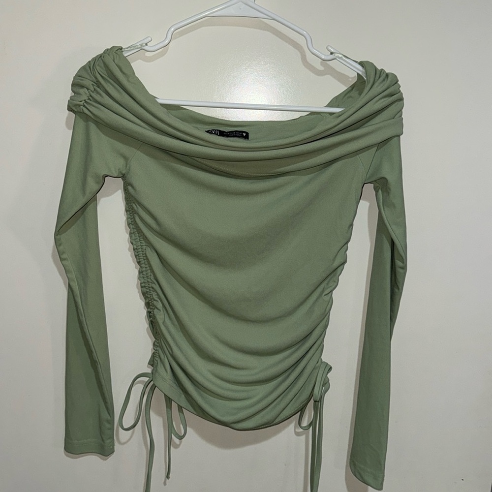ZARA Long Sleeve Top 💚
